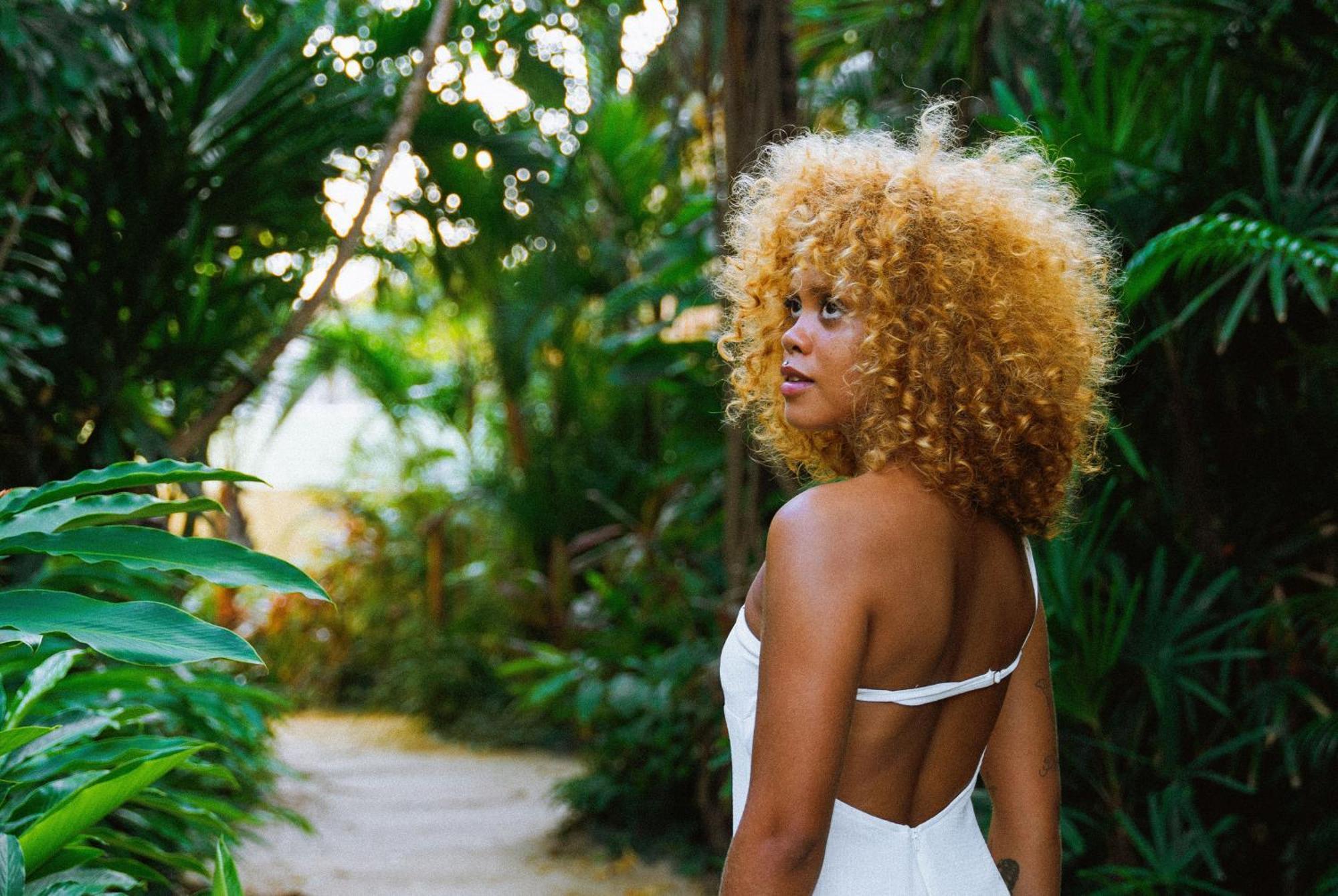 Cafe Jeri Hotel Jijoca de Jericoacoara Exteriér fotografie A woman with a blonde afro