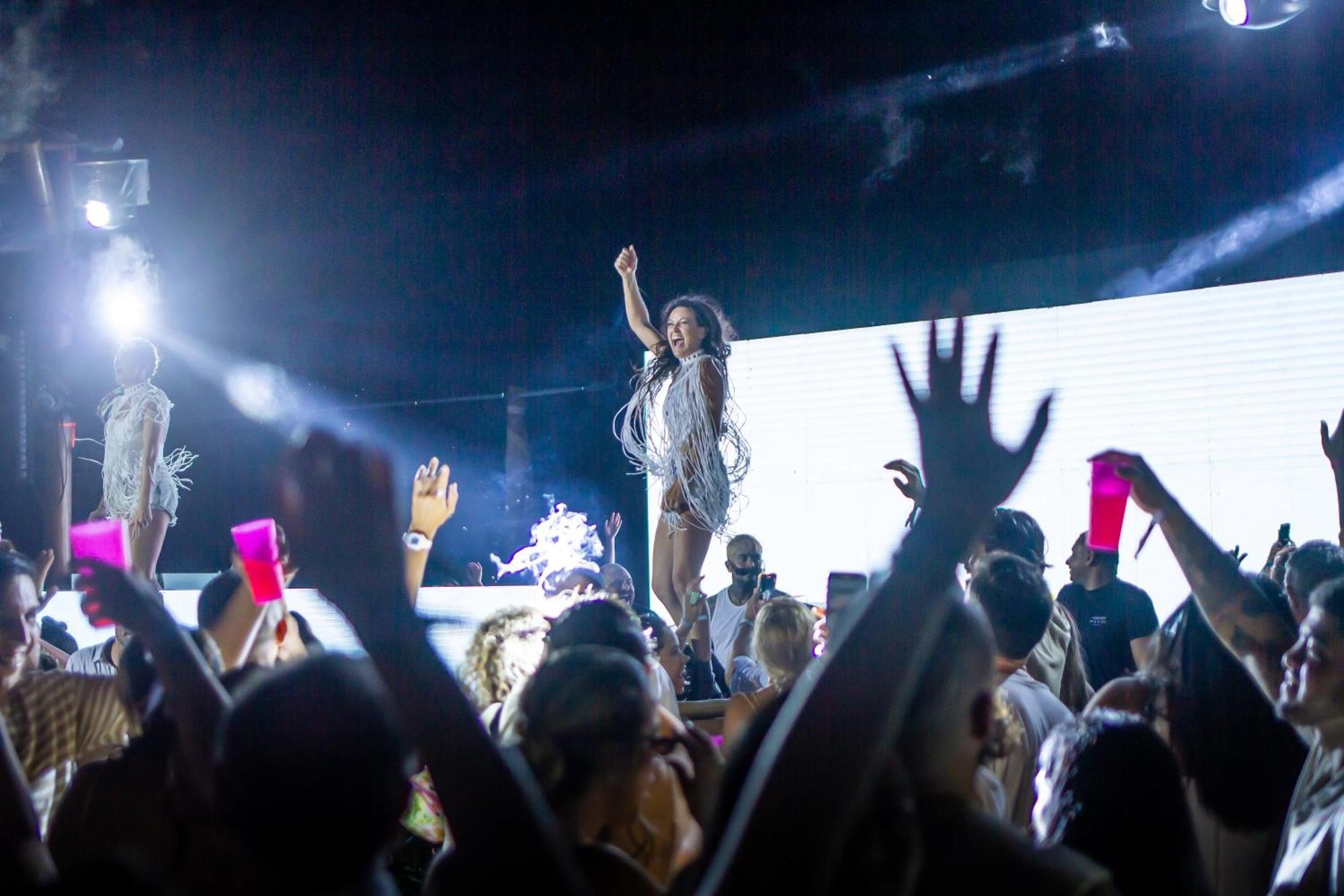 Cafe Jeri Hotel Jijoca de Jericoacoara Exteriér fotografie Rihanna performing "Work" at the 2016 Coachella Valley Music and Arts Festival