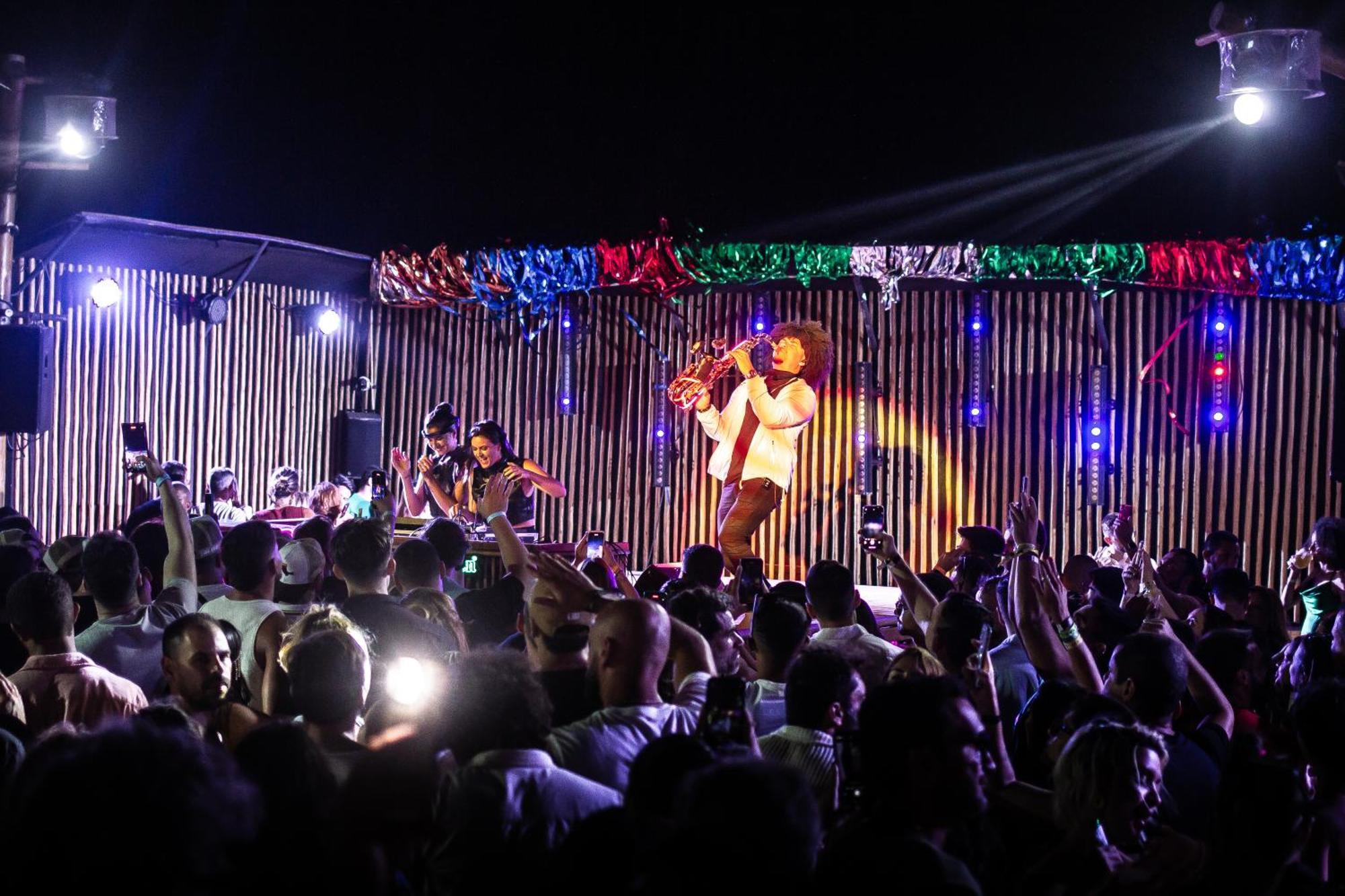 Cafe Jeri Hotel Jijoca de Jericoacoara Exteriér fotografie The band performing in 2019